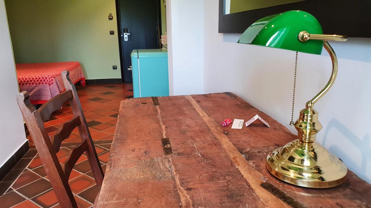 Hotel Restaurant El Bosc Banyeres del Penedes Екстериор снимка