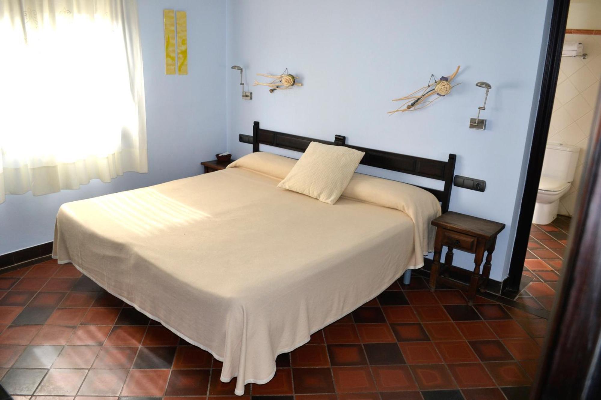 Hotel Restaurant El Bosc Banyeres del Penedes Стая снимка