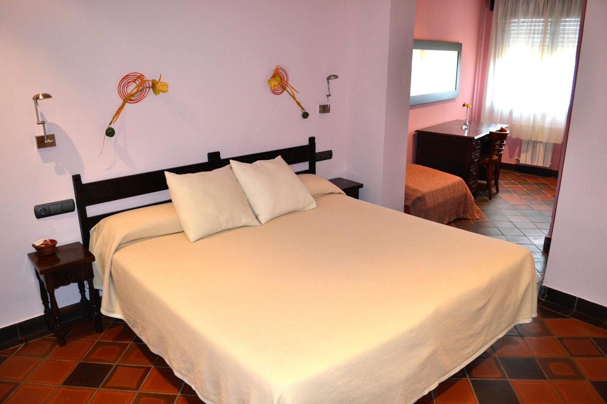 Hotel Restaurant El Bosc Banyeres del Penedes Стая снимка