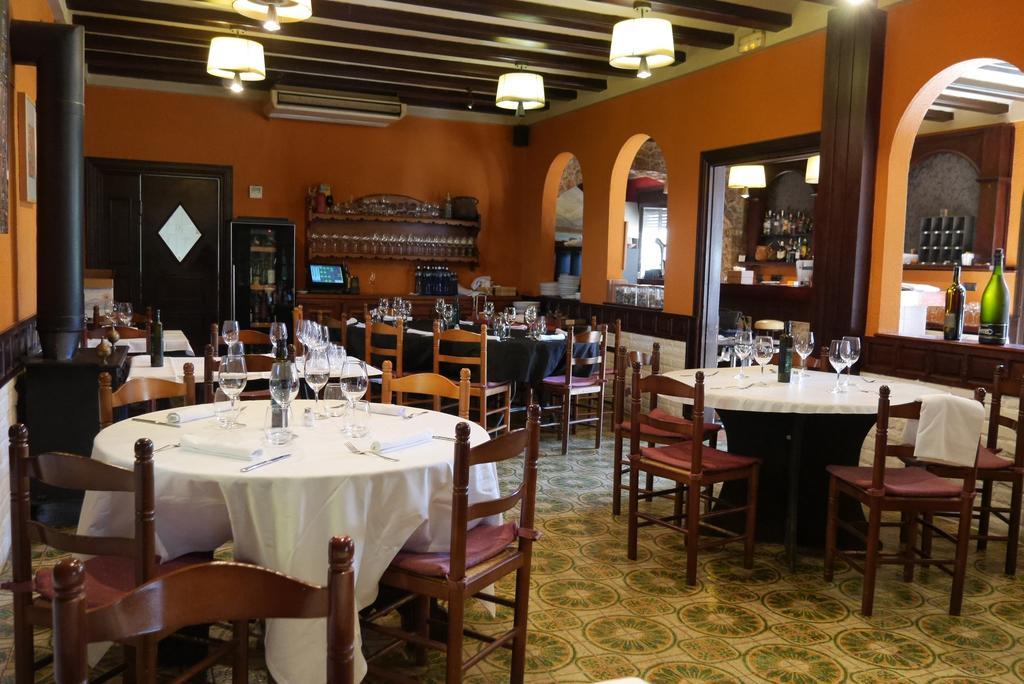 Hotel Restaurant El Bosc Banyeres del Penedes Екстериор снимка