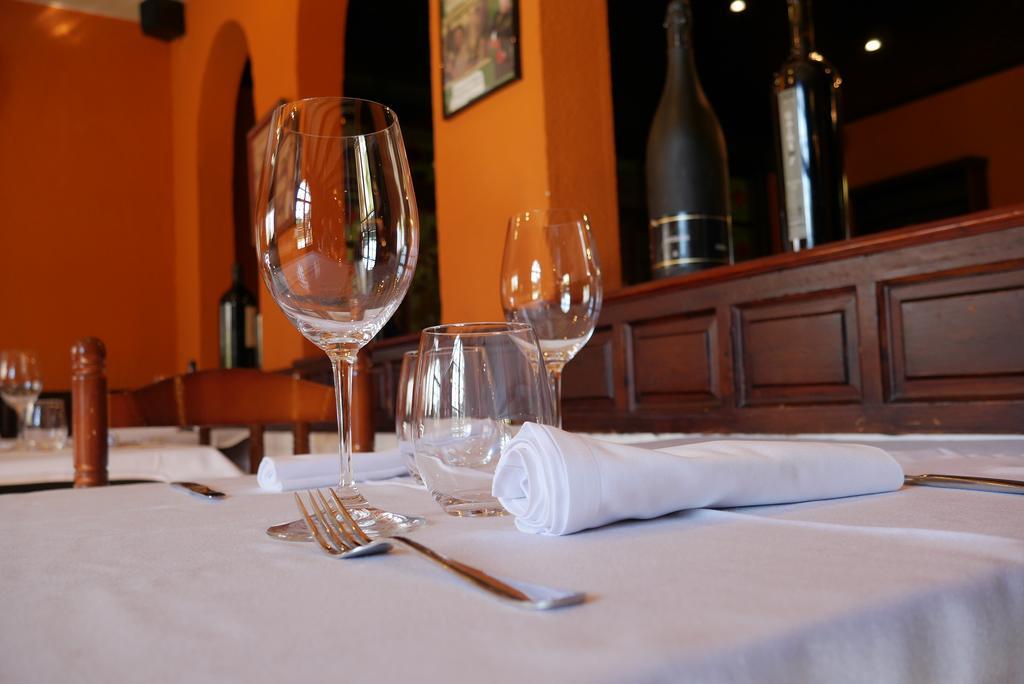 Hotel Restaurant El Bosc Banyeres del Penedes Екстериор снимка