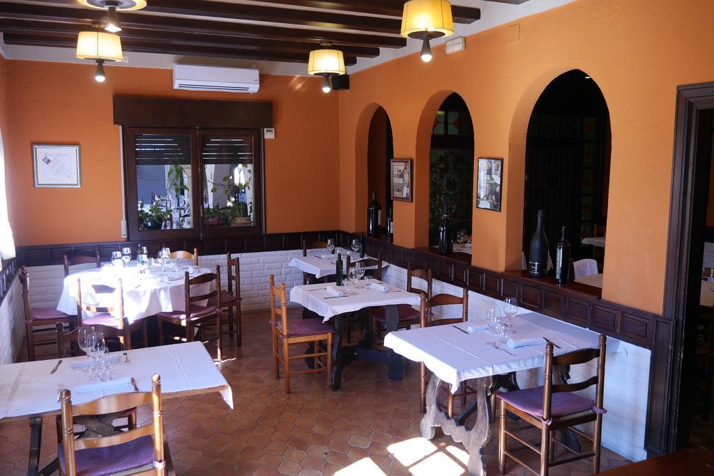 Hotel Restaurant El Bosc Banyeres del Penedes Екстериор снимка